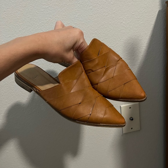 SOLD BEAST FASHION woven mules in cognac - Picture 2 of 8